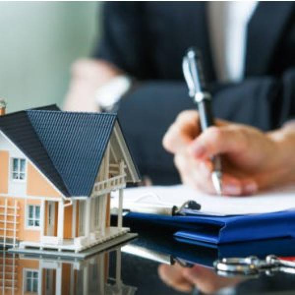 Traspasos de inmuebles y vehículos